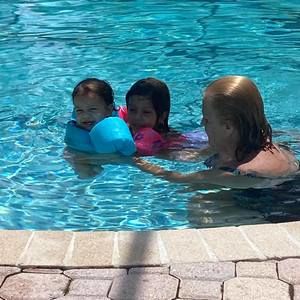 Meet your Posher, Joni